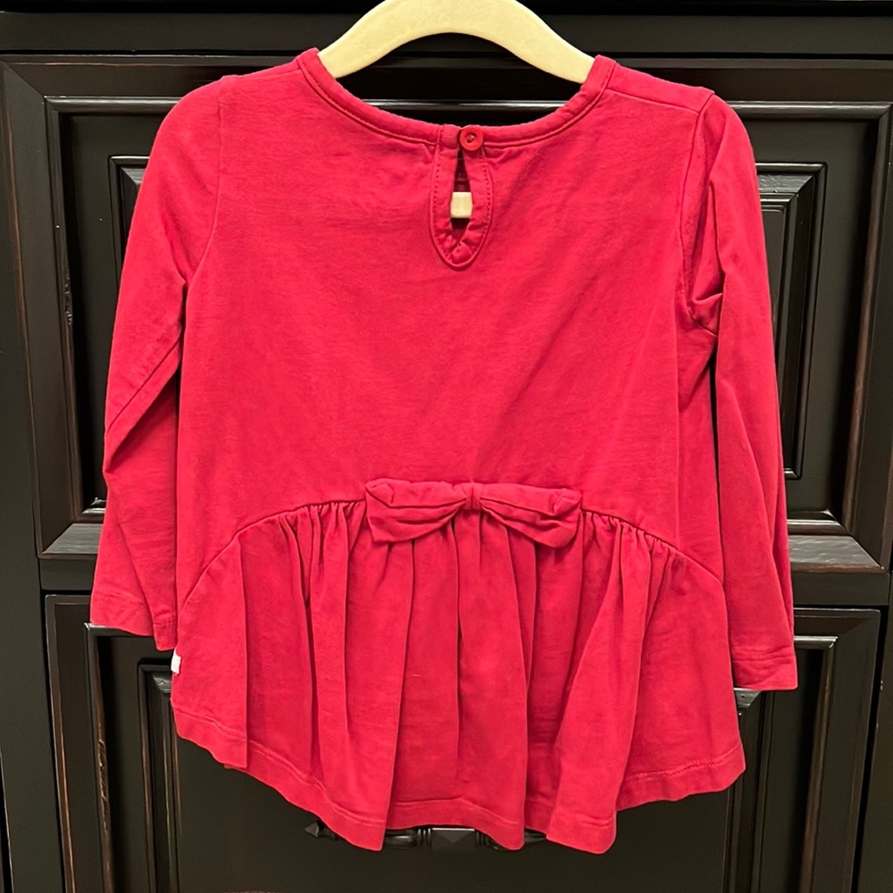 Like new! Maroon ruffle butts top. Longer in the back with a bow.❤️
